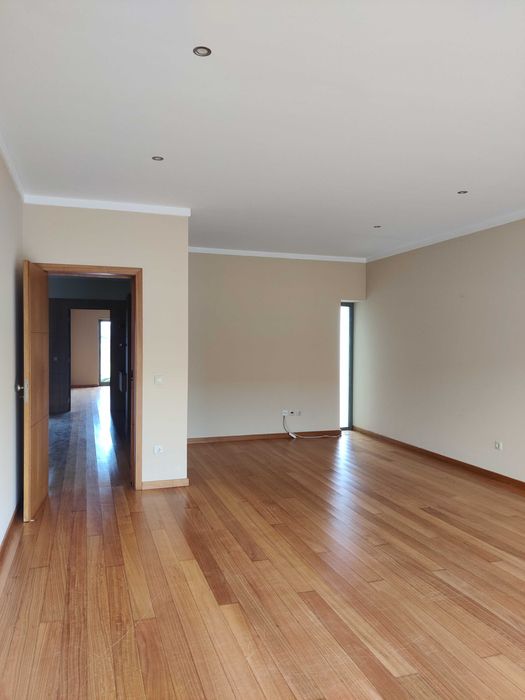 Aluga-se moradia em Ardegães