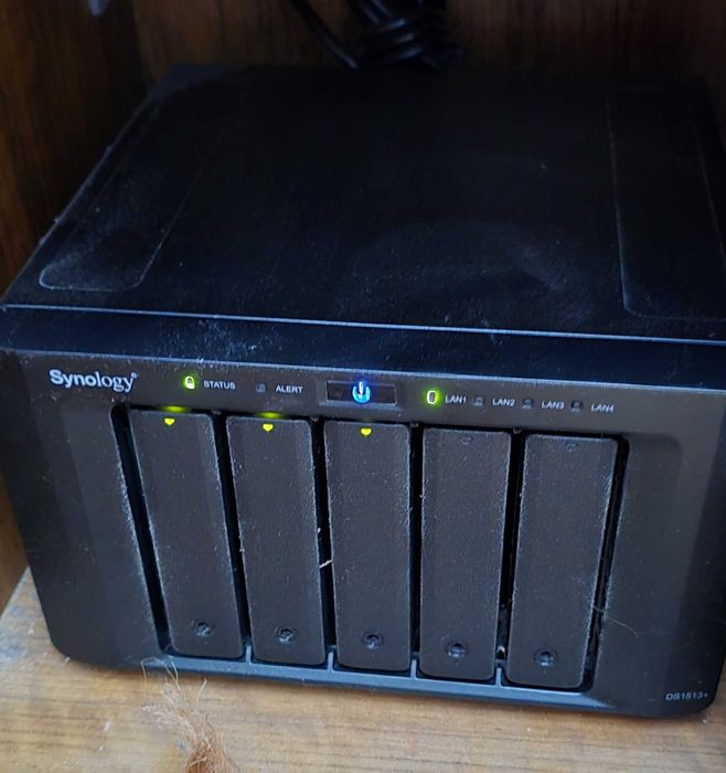 Synology NAS 1513+ (5 baías)