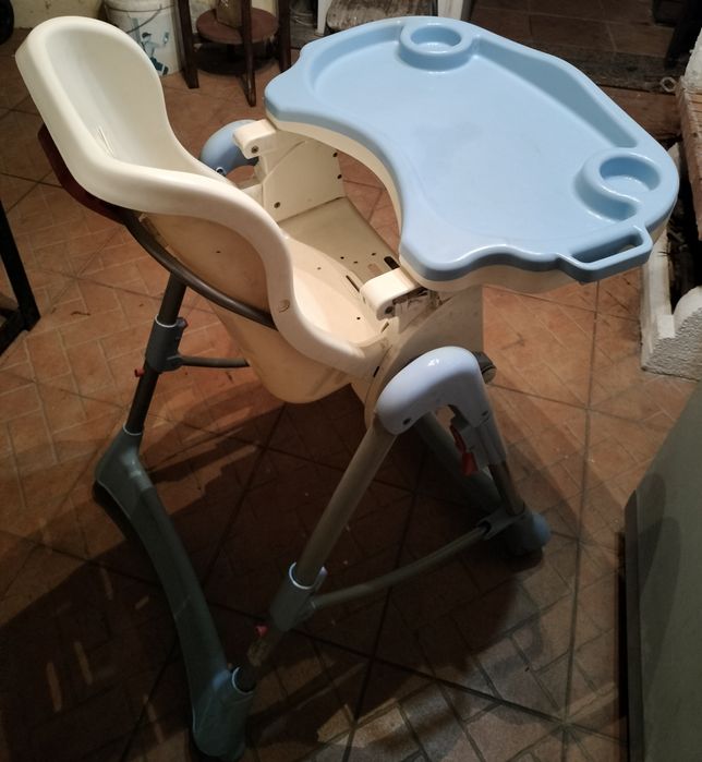 Cadeira para comer/ bebe 
zippy