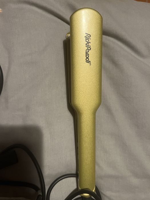 Prancha de cabelo rickiparodi