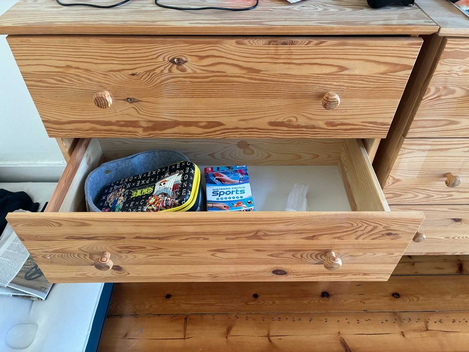 Cômodas IKEA de madeira maciça