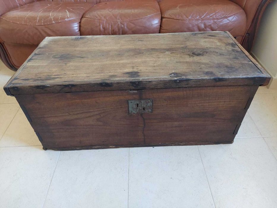 Baú de madeira antigo
