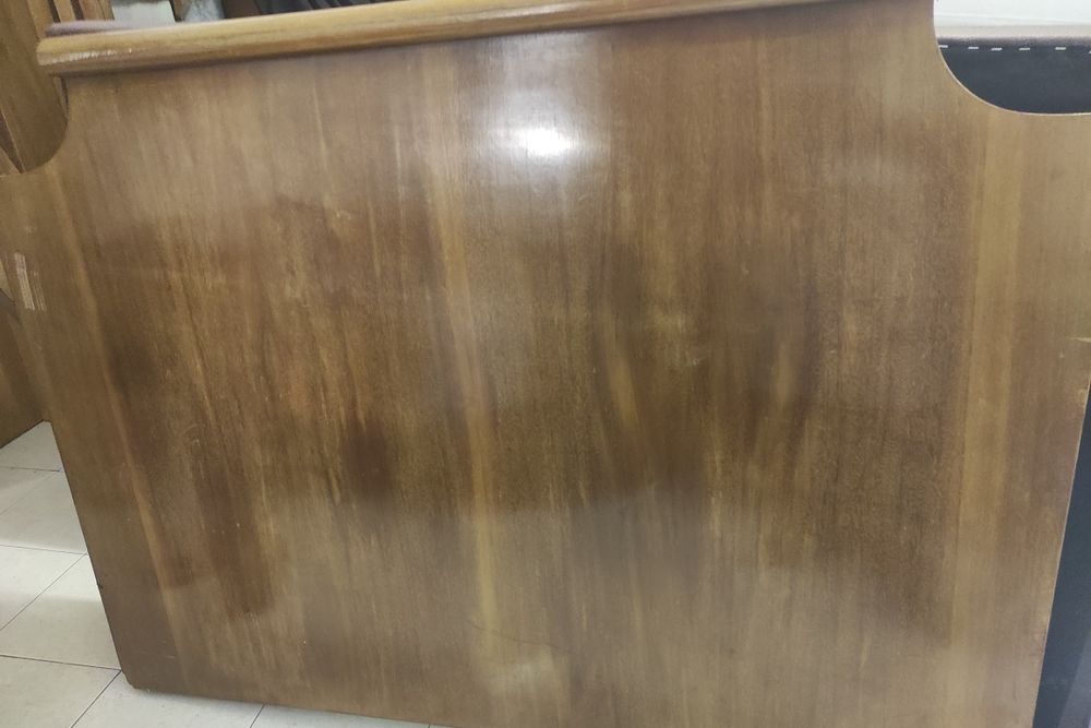 Cama de madeira vintage