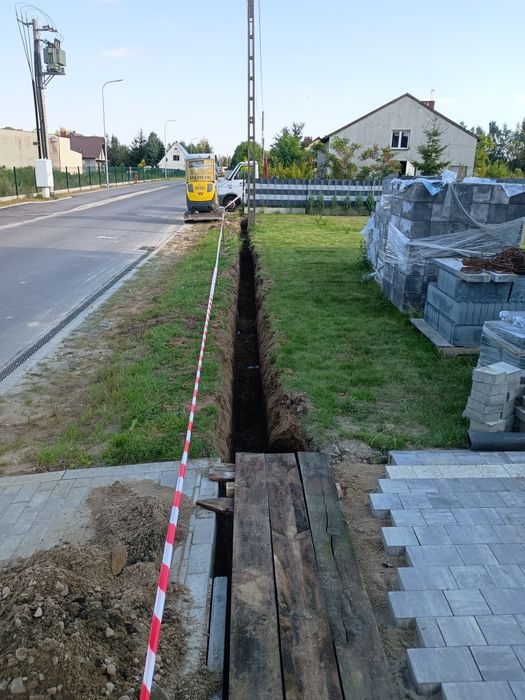Usługi minikoparka z operatorem lub  wynajem bez operatora