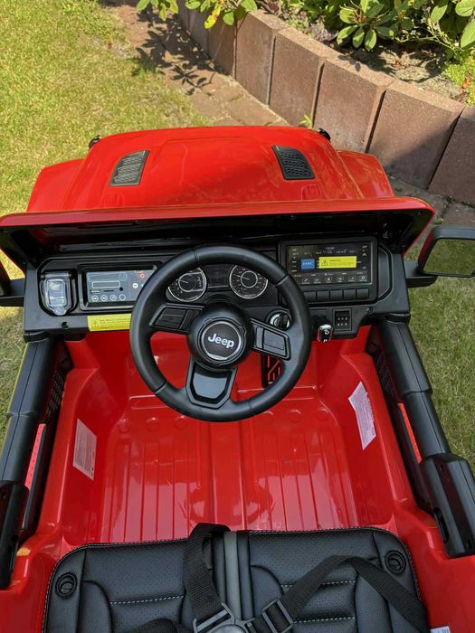 Samochód Jeep Wrangler Rubicon na akumulator dla dzieci Pilot MP3 EVA