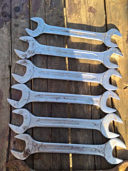 Гаечные рожковые ключи + два советских ключа