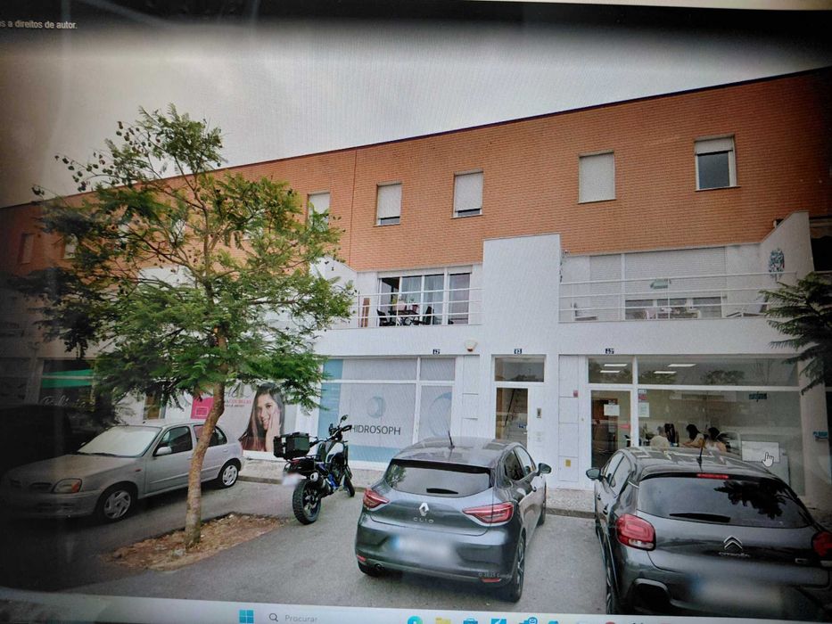 Espaço comercial junto ao Continente