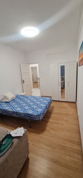 Arrendado  quartos para casal e quartos compartilhados.