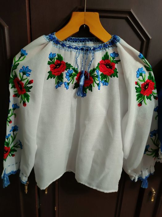 Продам вишитий костюм