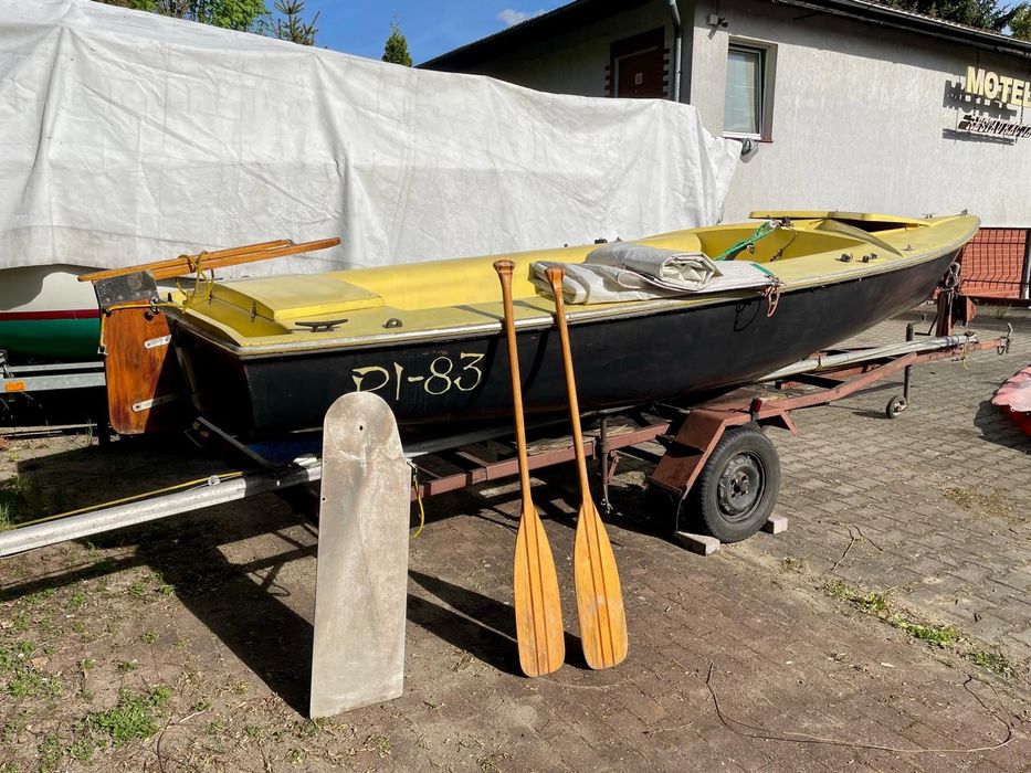 Jacht turystyczno regatowy ZEFIR z wózkiem slipowym, klasyk z duszą