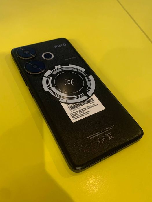 Телефон poco f6 хорошому стані