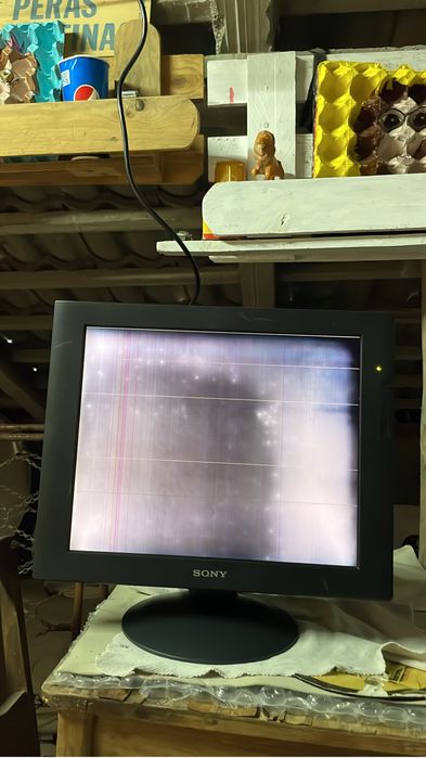 Monitor LCD Sony SDM-S71R (Para Peças)