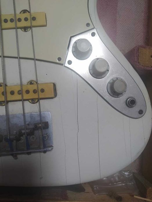 продам гітару fender jazz bass