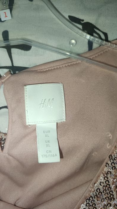 Tshirt brilhante de lantejoulas