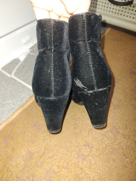 Подарую жіночі чобітки