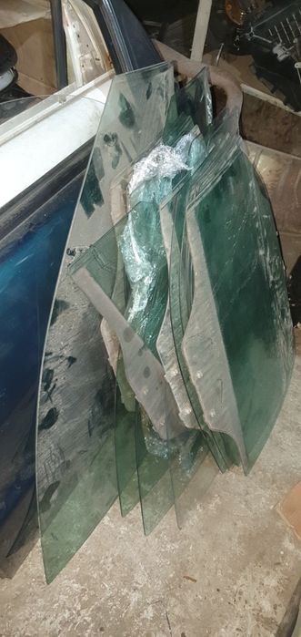 Продам дверные стекла ланос сенс двери