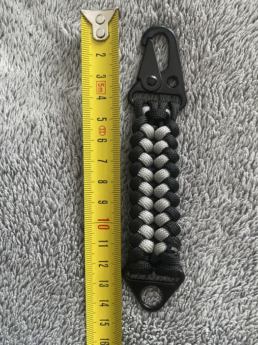 Brelok do kluczy z paracordu