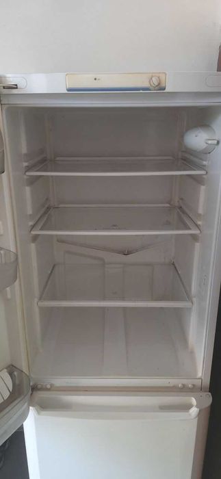 Холодильник Indesit