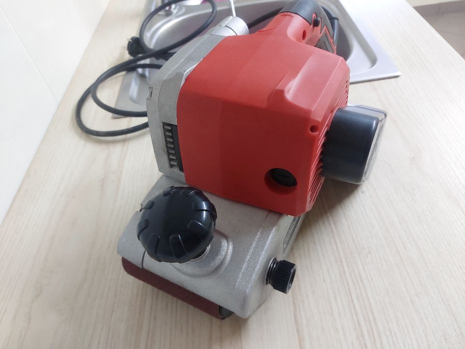 Szlifierka taśmowa Makita M9400