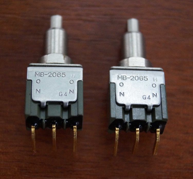 Перемикач кнопковий, однополюсний ВКЛ-ВКЛ. NKK Switches MB-2065