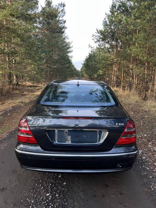 Кришка багажника седан ляда w211 mercedes колір 189