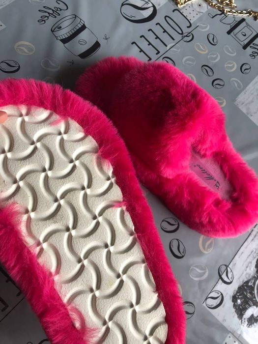 Домашні тапочки пухнасті