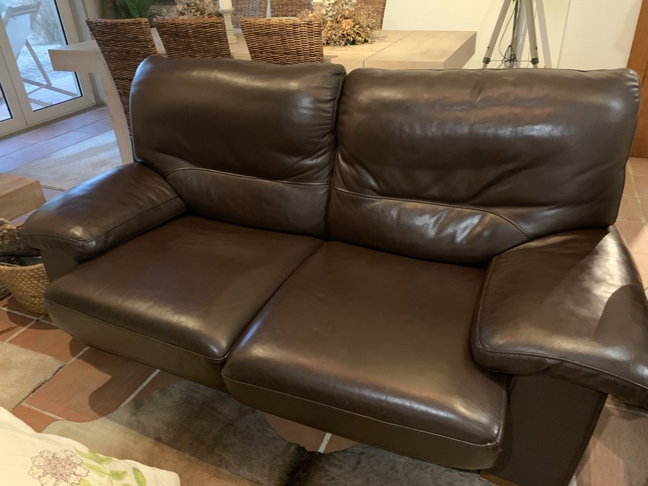 Sofas em pele dois de dois lugares