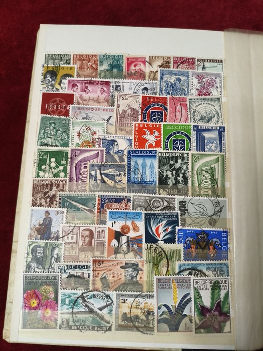 Classificador com 400 selos diferentes Bélgica