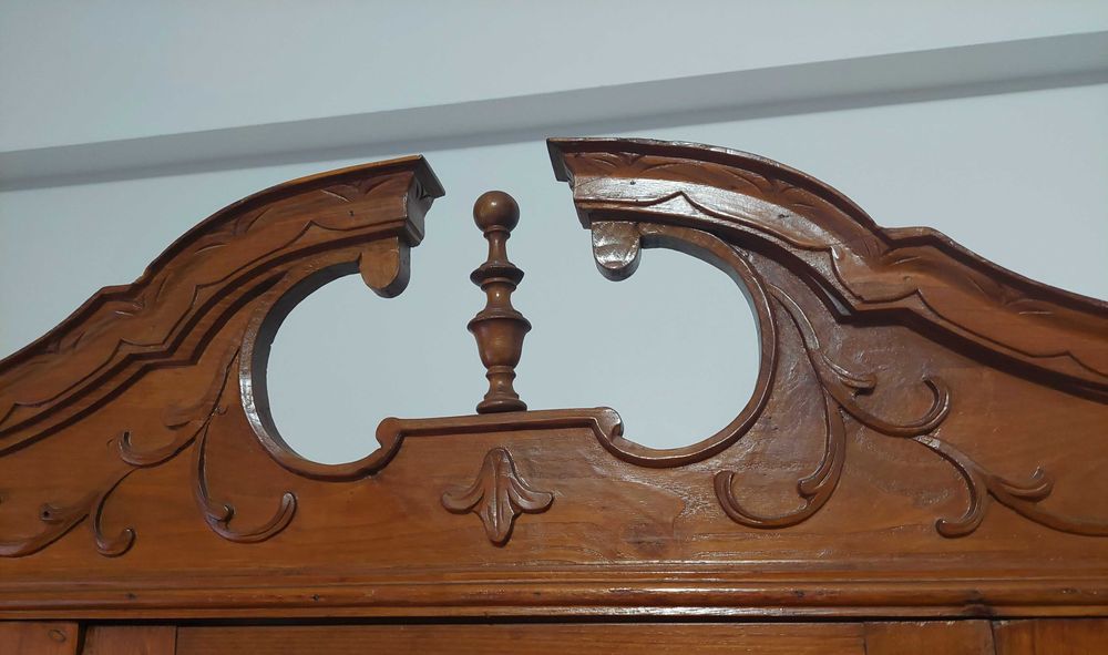 **Atualização de preço **Vendo móvel de sala com louceiro, de nogueira