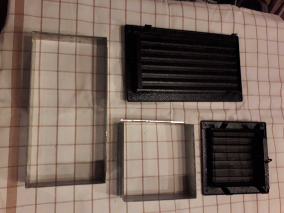 Kratki wentylacyjne z żaluzjami, czarne: 14x14 – 1 szt. 14x28 – 1 szt.