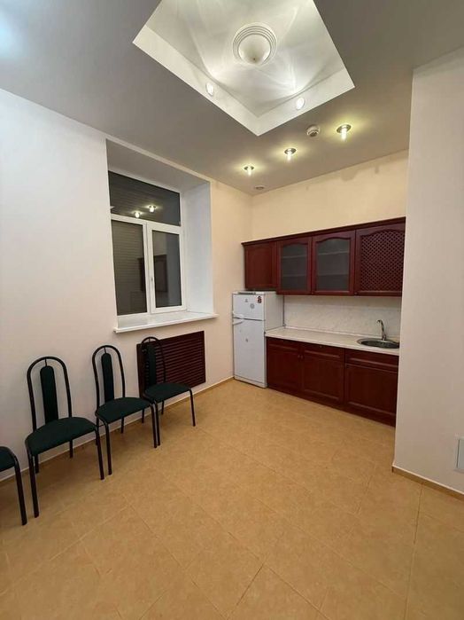 Продаж офісного приміщення 166 кв.м, вул. Гончара, 55 (Золоті Ворота)