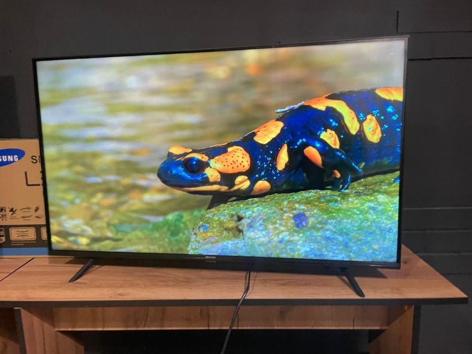 Телевізор hisense 43 smart tv 4k+ кріплення на стіну