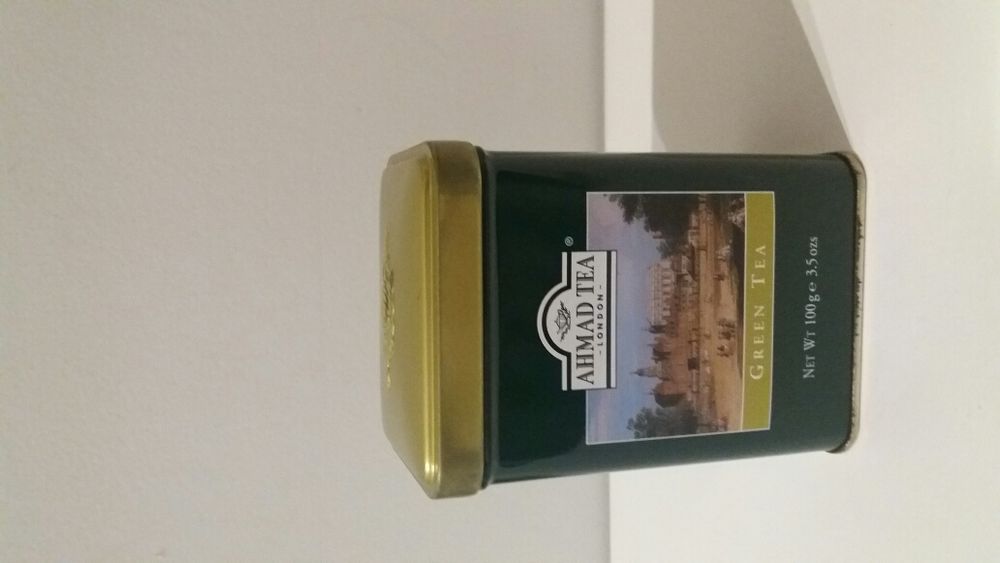 Conjunto de três latas