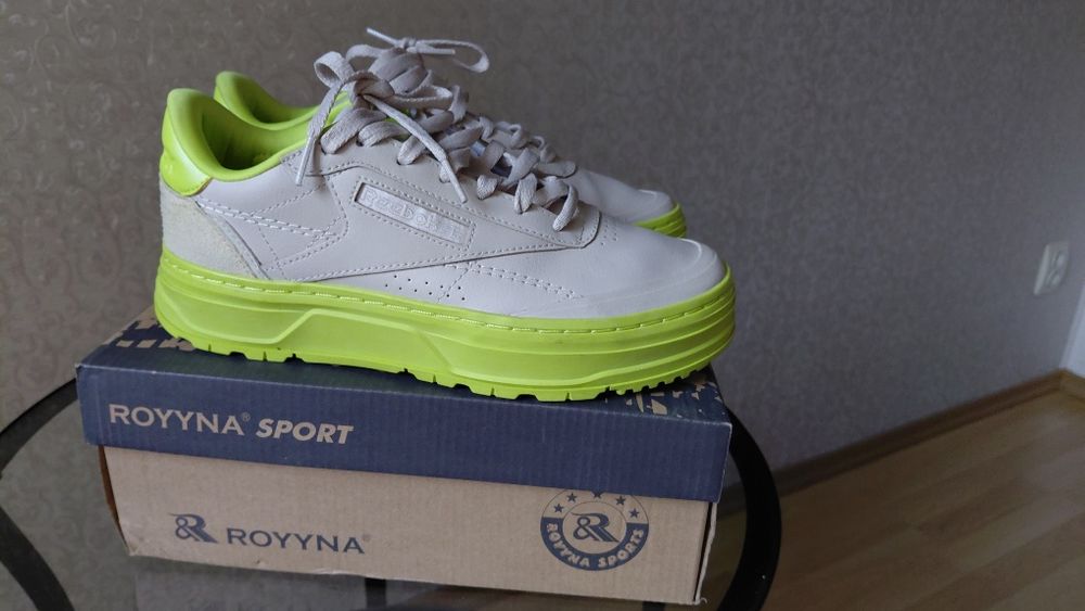 Стильні кросівки Reebok