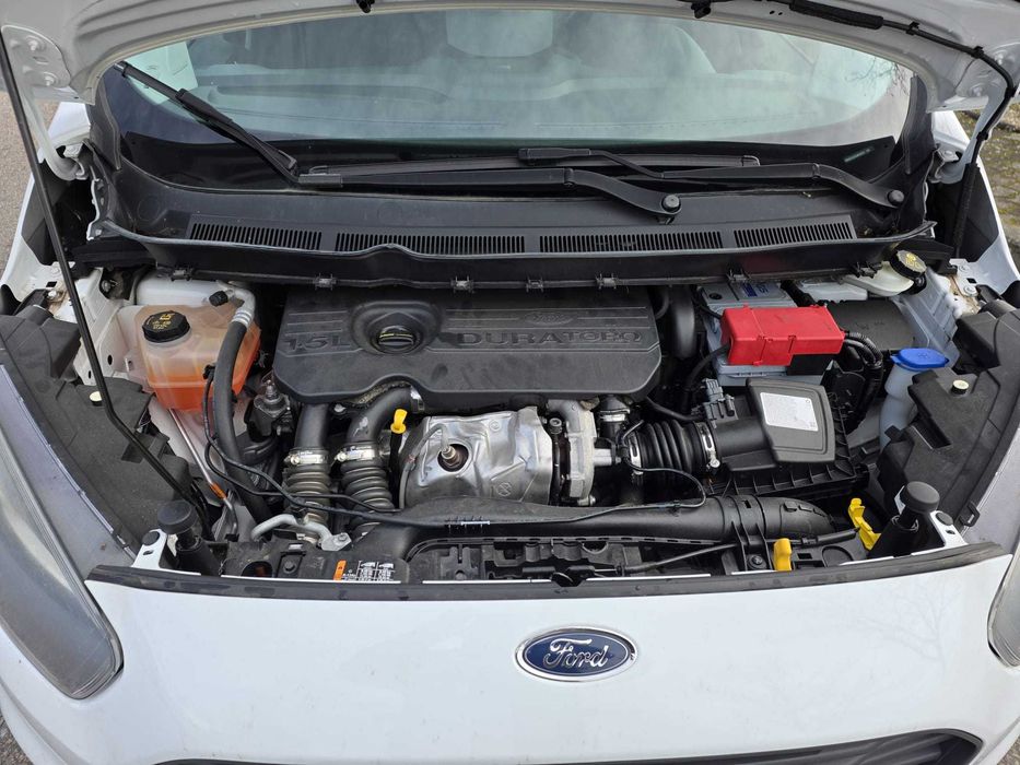 Ford Transit Courier comercial 100CV