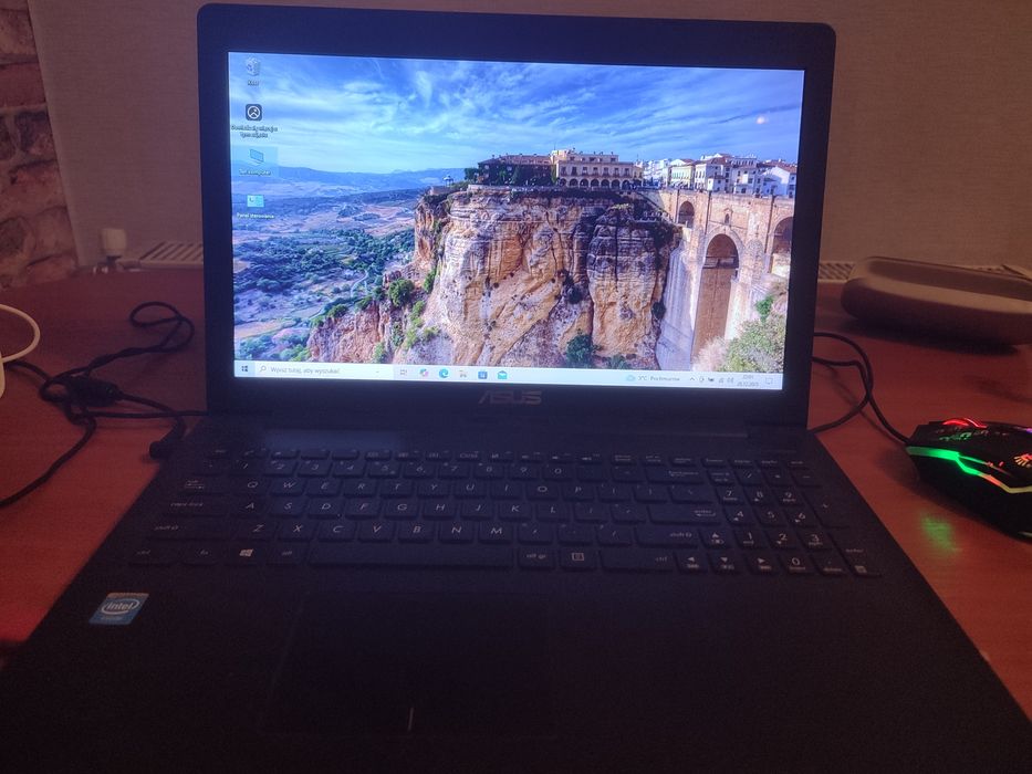 Laptop Asus X553M zadbany