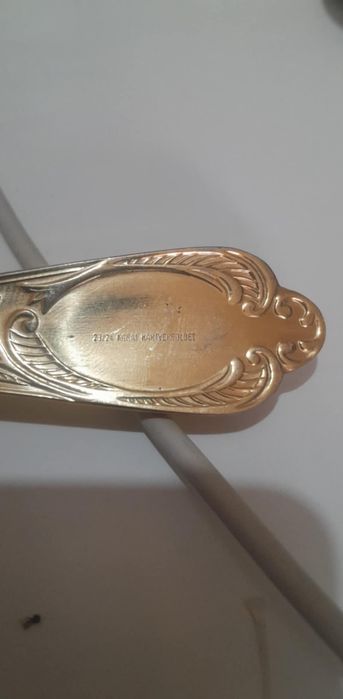 Talheres banhados a ouro  
Maquinas