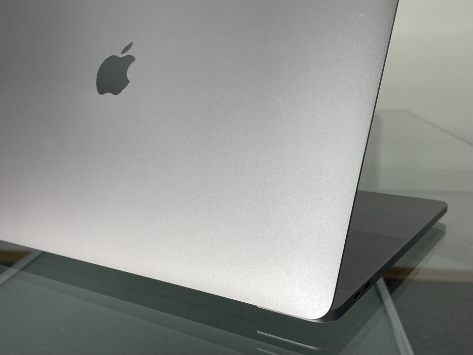 Apple MacBook Pro 16” A2141 16GB RAM 512GB SSD Touch Bar/ID