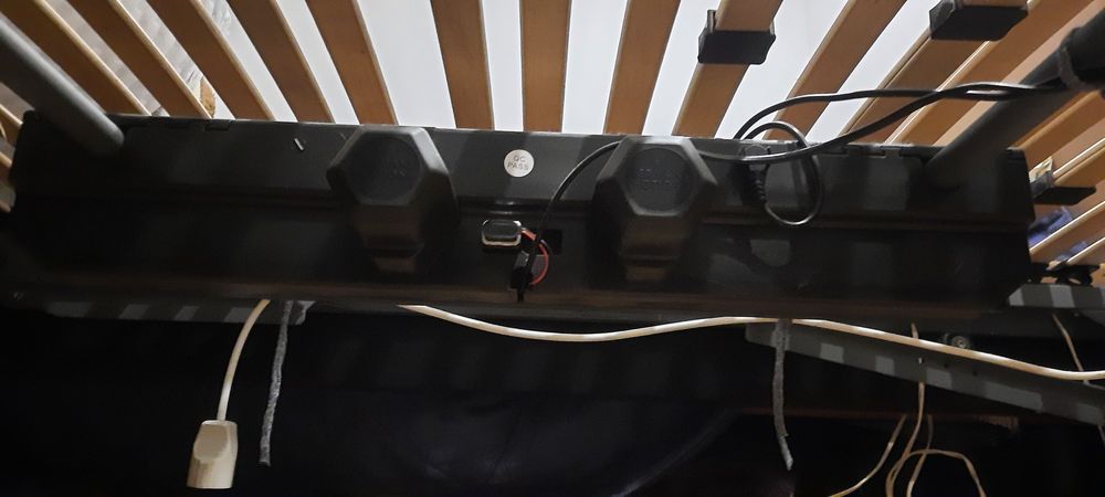 Cama articulada electricamente com 2 meses de uso