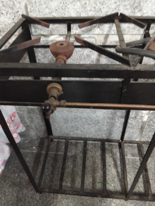 Fogão de 3 bocas de ferro 80€