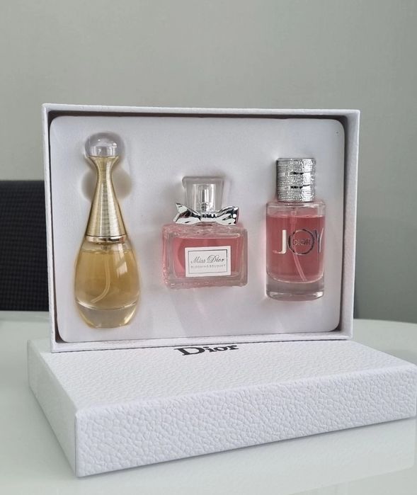 Versace Sauvage  Chanel Dior