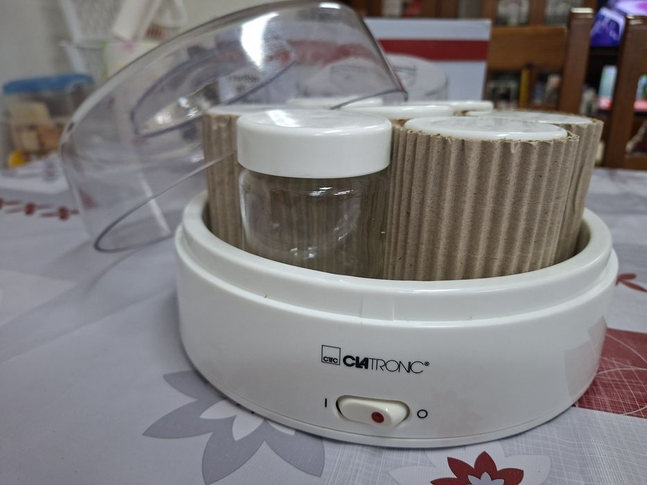 Iogurteira Clatronic JM 3344 com 7 copos – Excelente estado