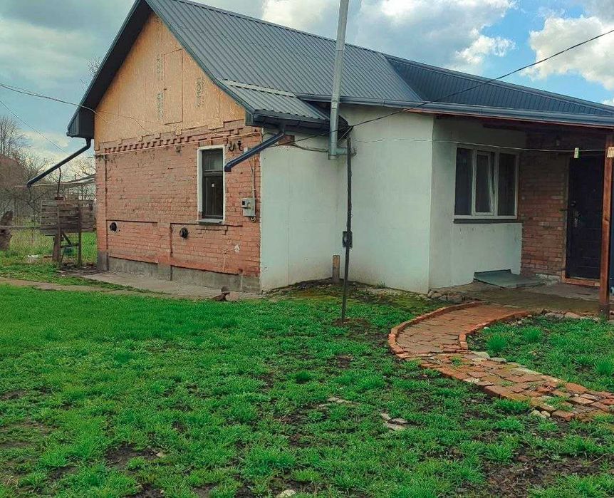 Продам відмінну частину будинку з окремим двором та входом в Дергачах.