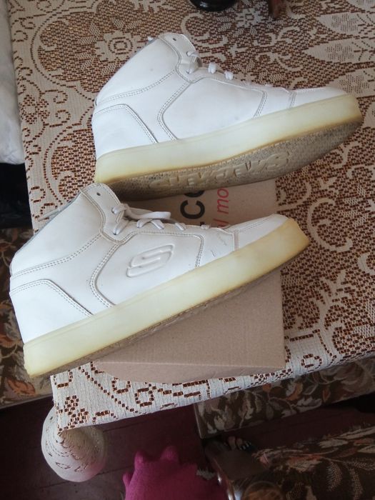 Продам ботинки женские.