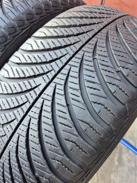 215/55/17 R17 GoodYear Vector4Seasons 2шт ціна за 1шт шини