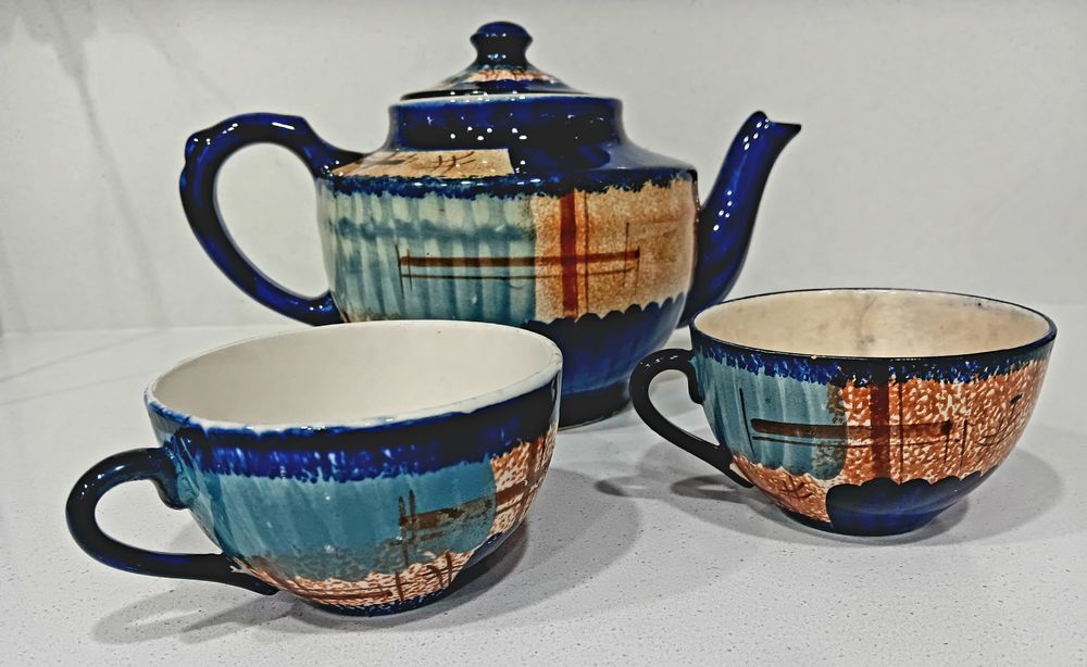 Bule e 2 chávenas da louça de Sacavém