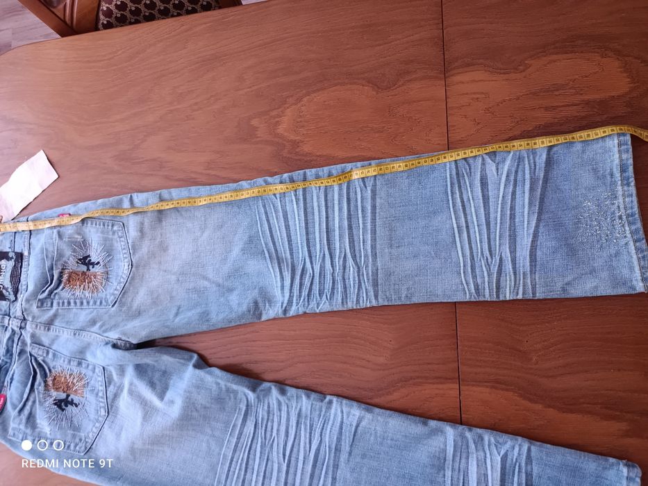 W spodniach młodzieżowe