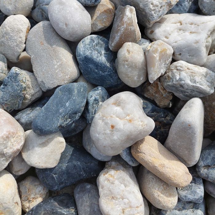 Żwir kwarcytowy biało-niebieski 16-32 mm, otoczak naturalny jasny