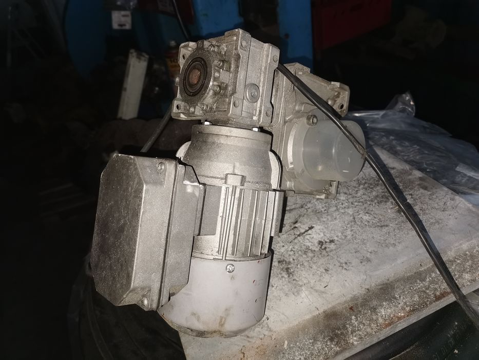 Podajnik ślimakowy do pieca