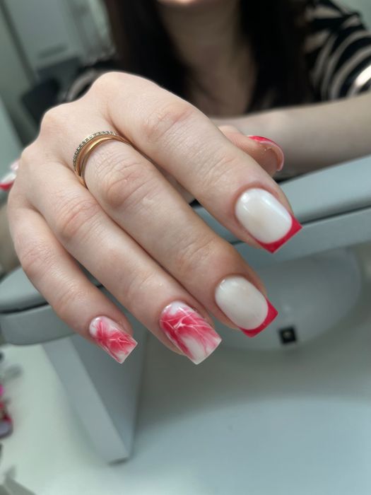 Манікюр/педікюр/нарощення